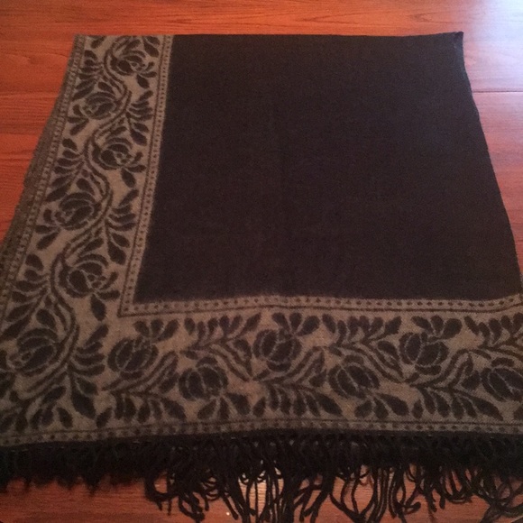 Shawl - Picture 3 of 6